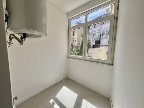 T3 Duplex totalmente recuperado na Avenida General Roçadas - viva em Lisboa com conforto e exclusividade