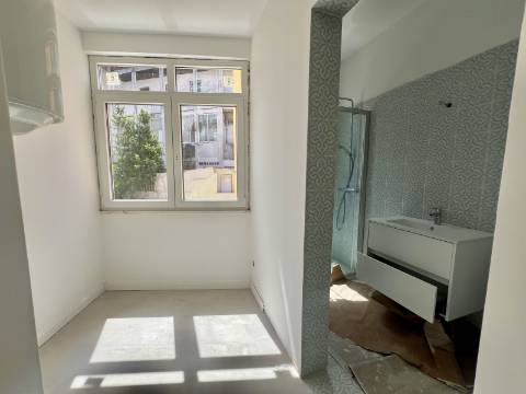 T3 Duplex totalmente recuperado na Avenida General Roçadas - viva em Lisboa com conforto e exclusividade