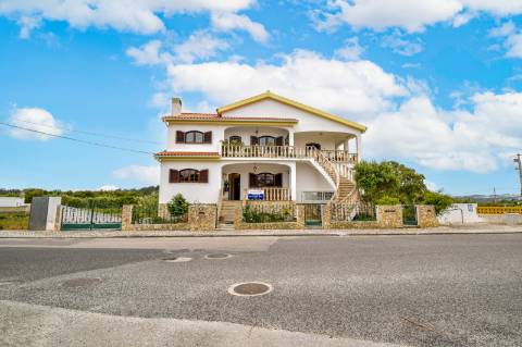 Apartamento T2+1 com garagem fechada na Foz do Arelho