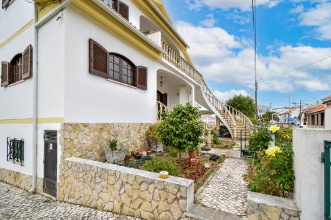 Apartamento T2+1 com garagem fechada na Foz do Arelho