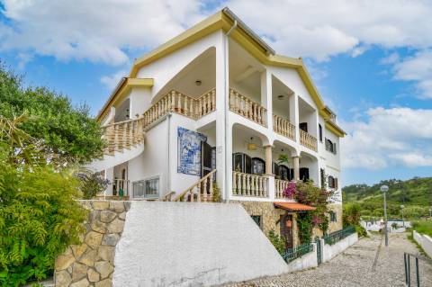 Apartamento T2+1 com garagem fechada na Foz do Arelho