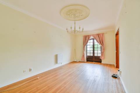 Apartamento T2+1 com garagem fechada na Foz do Arelho