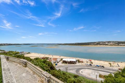 Apartamento T2+1 com garagem fechada na Foz do Arelho