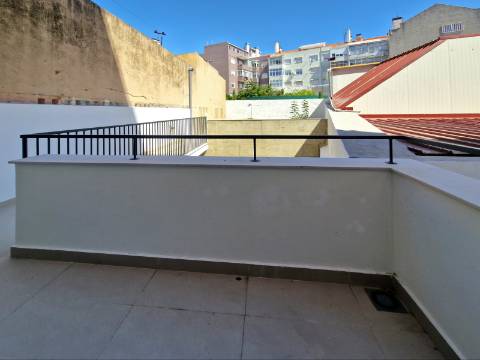 Exclusivo T2 novo com jardim privativo e piscina | Penha de França
