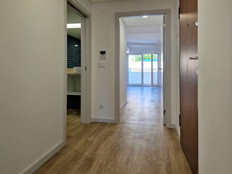 Exclusivo T2 novo com jardim privativo e piscina | Penha de França