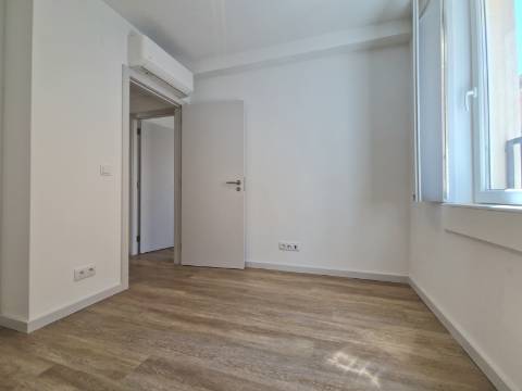 Exclusivo T2 novo com jardim privativo e piscina | Penha de França