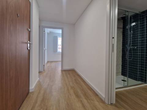Exclusivo T2 novo com jardim privativo e piscina | Penha de França