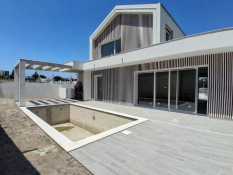 Moradia V4 com piscina perto da Lagoa de Óbidos