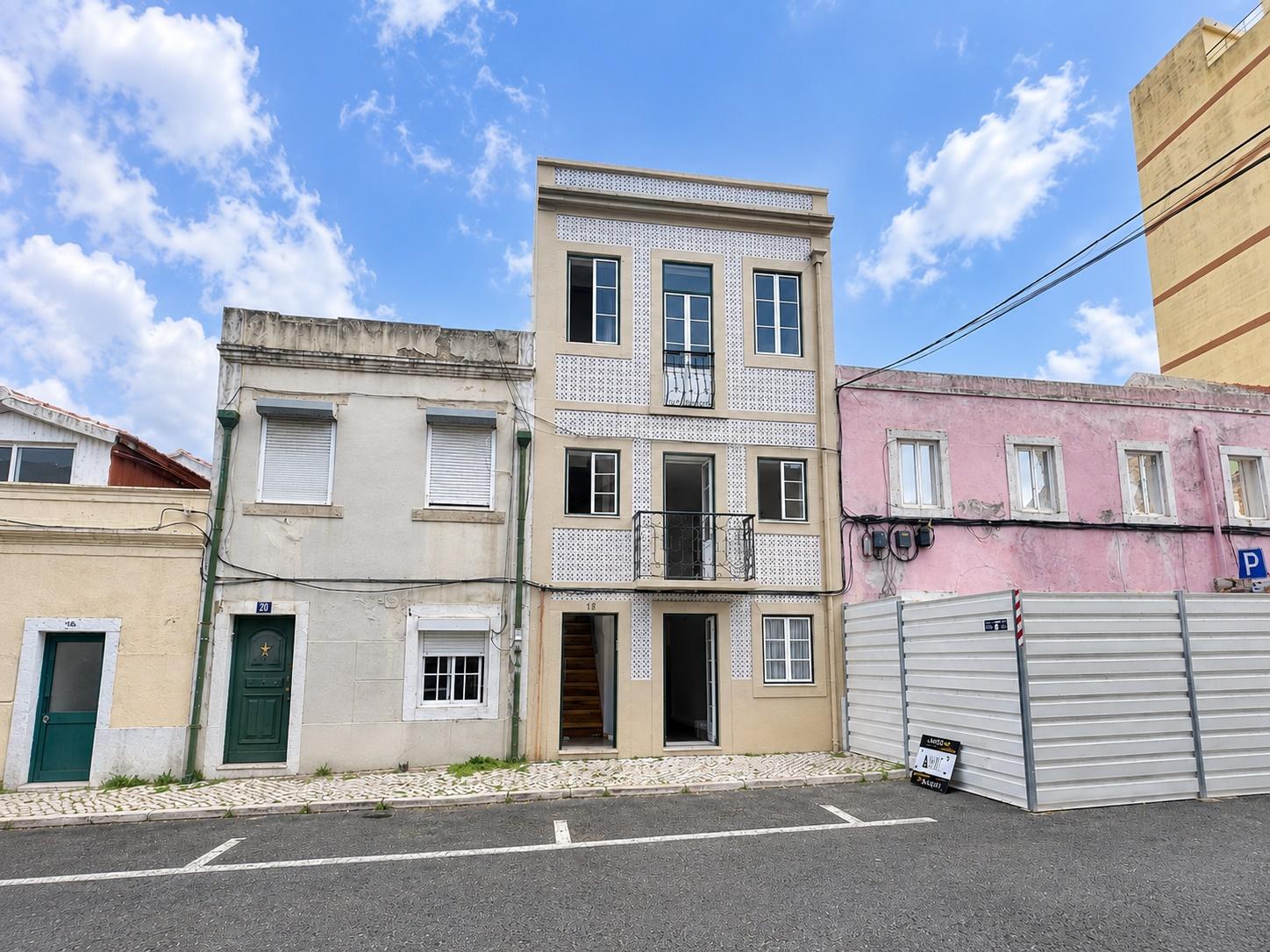 Prédio de charme em azulejo em Campo de Ourique | Elevado potencial de valorização | Lisboa