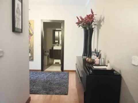 Apartamento T3 no Centro de Ourém com Terraço