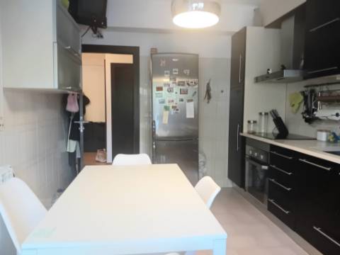 Apartamento T3 no Centro de Ourém com Terraço