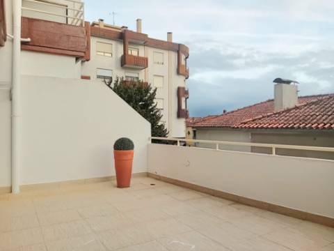 Apartamento T3 no Centro de Ourém com Terraço