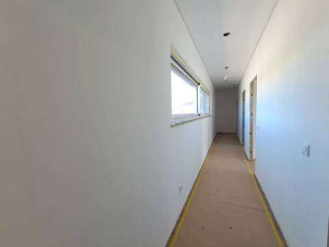 Moradia V3 com Piscina e Garagem em Salir de Matos