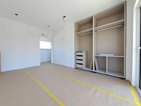 Moradia V3 com Piscina e Garagem em Salir de Matos