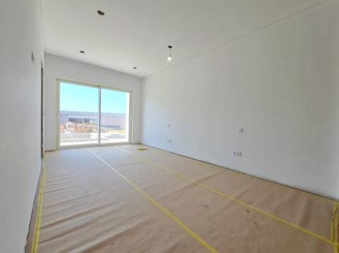 Moradia V3 com Piscina e Garagem em Salir de Matos