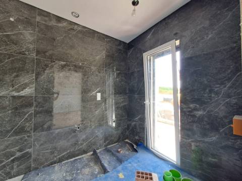 Moradia V3 com Piscina e Garagem em Salir de Matos