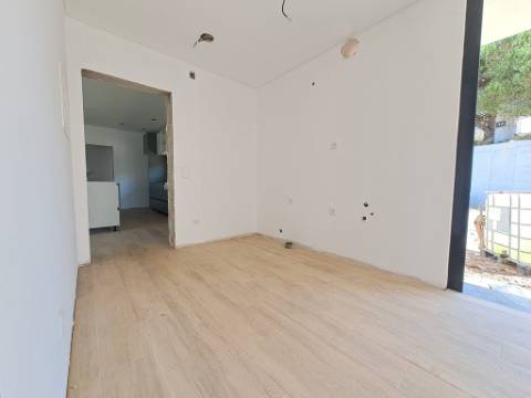 Moradia V3 com Piscina e Garagem em Salir de Matos