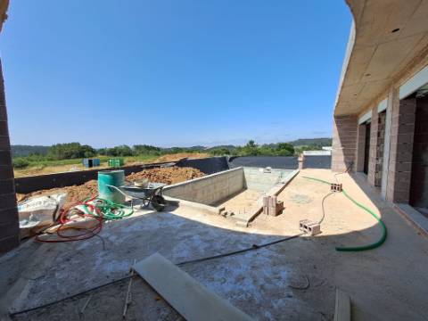 Moradia V3 com Piscina e Garagem em Salir de Matos