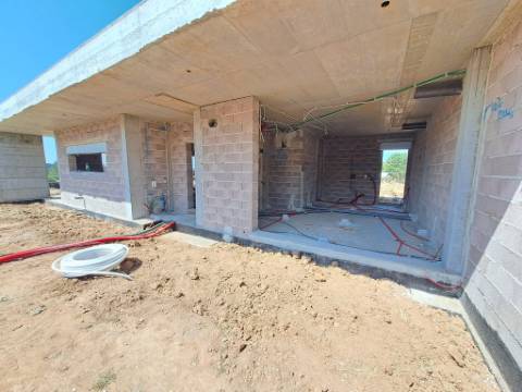 Moradia V3 com Piscina e Garagem em Salir de Matos