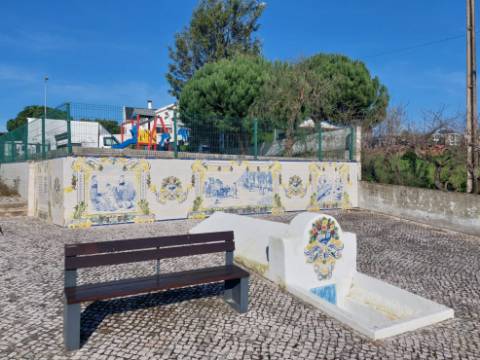 Moradia V3 com Piscina e Garagem em Salir de Matos