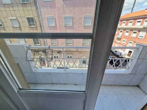 Apartamento T2+1 no centro de Moscavide