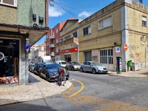 Apartamento T2+1 no centro de Moscavide