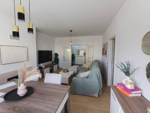 T2 Remodelado com Garagem, Centro da Marinha Grande