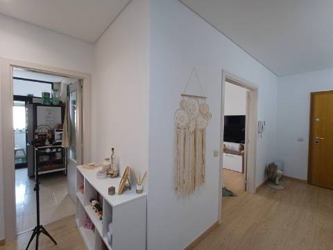 T2 Remodelado com Garagem, Centro da Marinha Grande