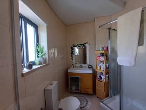 T2 Remodelado com Garagem, Centro da Marinha Grande