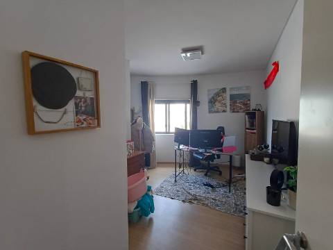 T2 Remodelado com Garagem, Centro da Marinha Grande