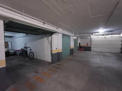 T2 Remodelado com Garagem, Centro da Marinha Grande