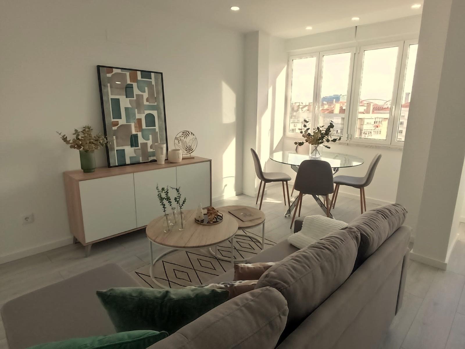 T3 de Excelência em Benfica | Elegância, Conforto e Localização Premium