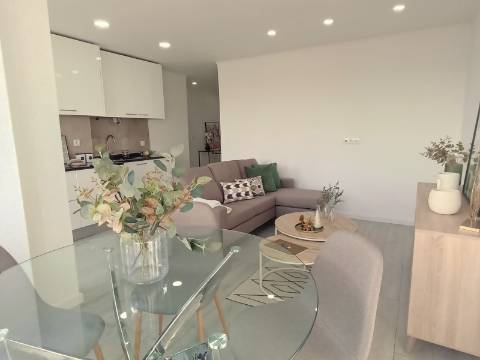 T3 de Excelência em Benfica | Elegância, Conforto e Localização Premium
