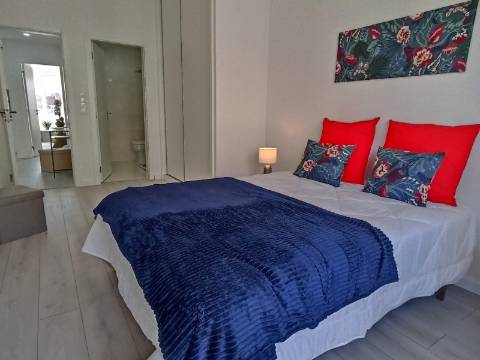T3 de Excelência em Benfica | Elegância, Conforto e Localização Premium