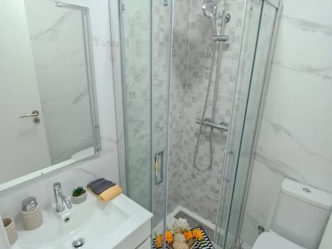 T3 de Excelência em Benfica | Elegância, Conforto e Localização Premium
