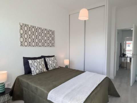 T3 de Excelência em Benfica | Elegância, Conforto e Localização Premium