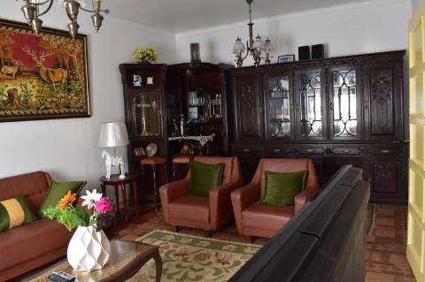 Apartamento T4, com terraço a 10 minutos da praia