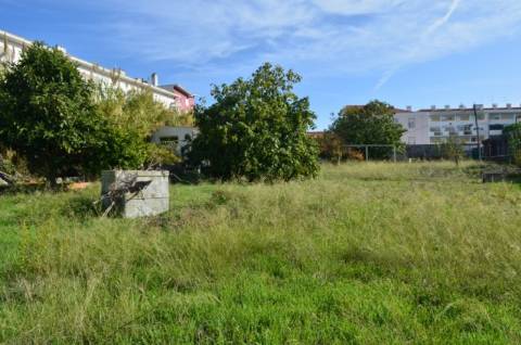 Terreno com viabilidade de construção Edifício Habitacional