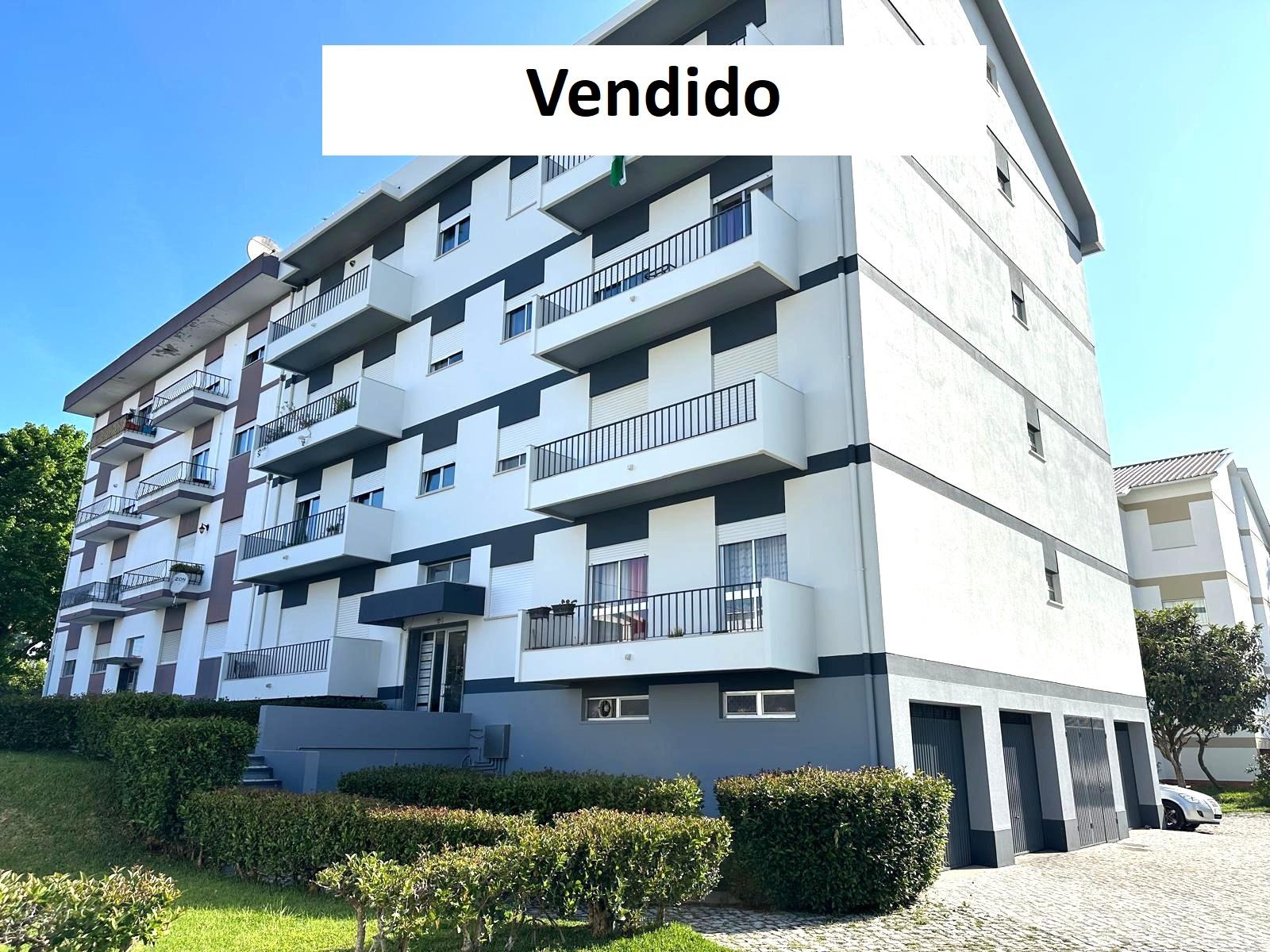 Apartamento T3 com garagem individual com 36m2
