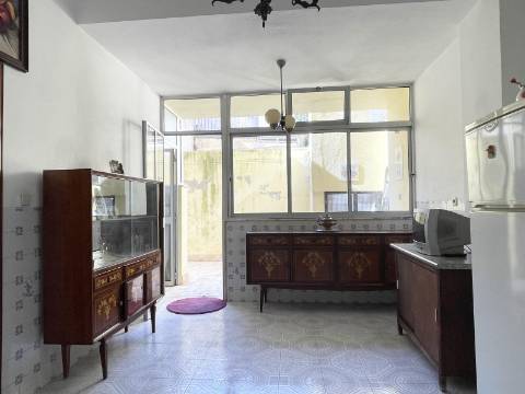 Apartamento T2+1 em Moscavide - RCH Alto c/ Terraço