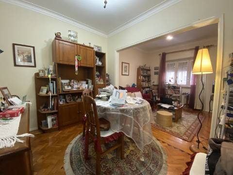 V E N D I D O - Excelente T1 c/ 62m2 em Moscavide - Boas Áreas - Varanda