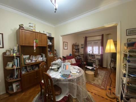 V E N D I D O - Excelente T1 c/ 62m2 em Moscavide - Boas Áreas - Varanda