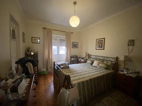 V E N D I D O - Excelente T1 c/ 62m2 em Moscavide - Boas Áreas - Varanda