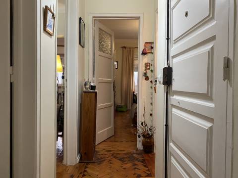 V E N D I D O - Excelente T1 c/ 62m2 em Moscavide - Boas Áreas - Varanda