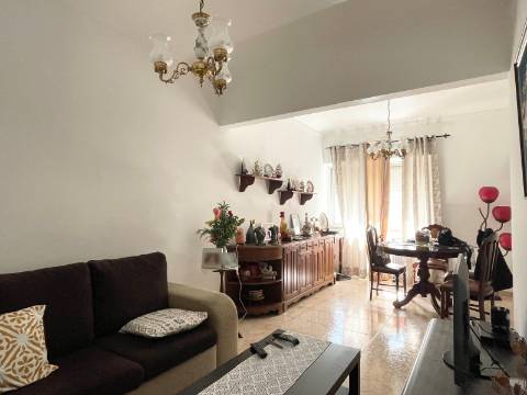Apartamento T2 em Moscavide - 2º Andar - Ótimas Áreas