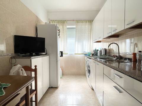 Apartamento T2 em Moscavide - 2º Andar - Ótimas Áreas
