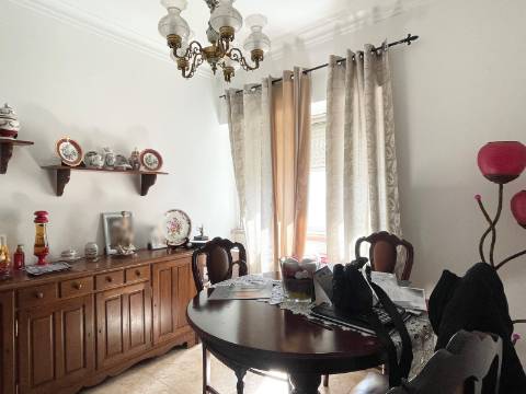Apartamento T2 em Moscavide - 2º Andar - Ótimas Áreas