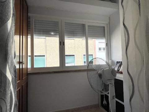Apartamento T2 em Moscavide - 2º Andar - Ótimas Áreas