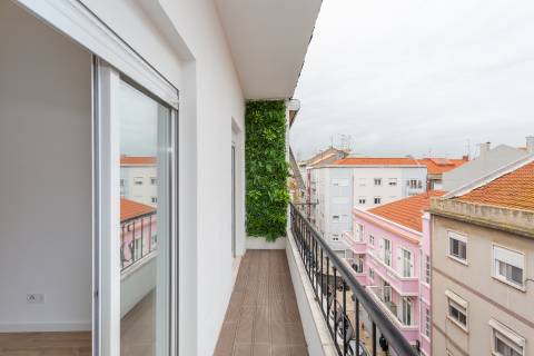 Apartamento T2 em Moscavide - Remodelado - VARANDA