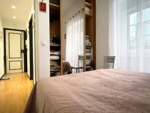 Apartamento T2 - Moscavide - Remodelado - RCH a nível de 1º andar - METRO